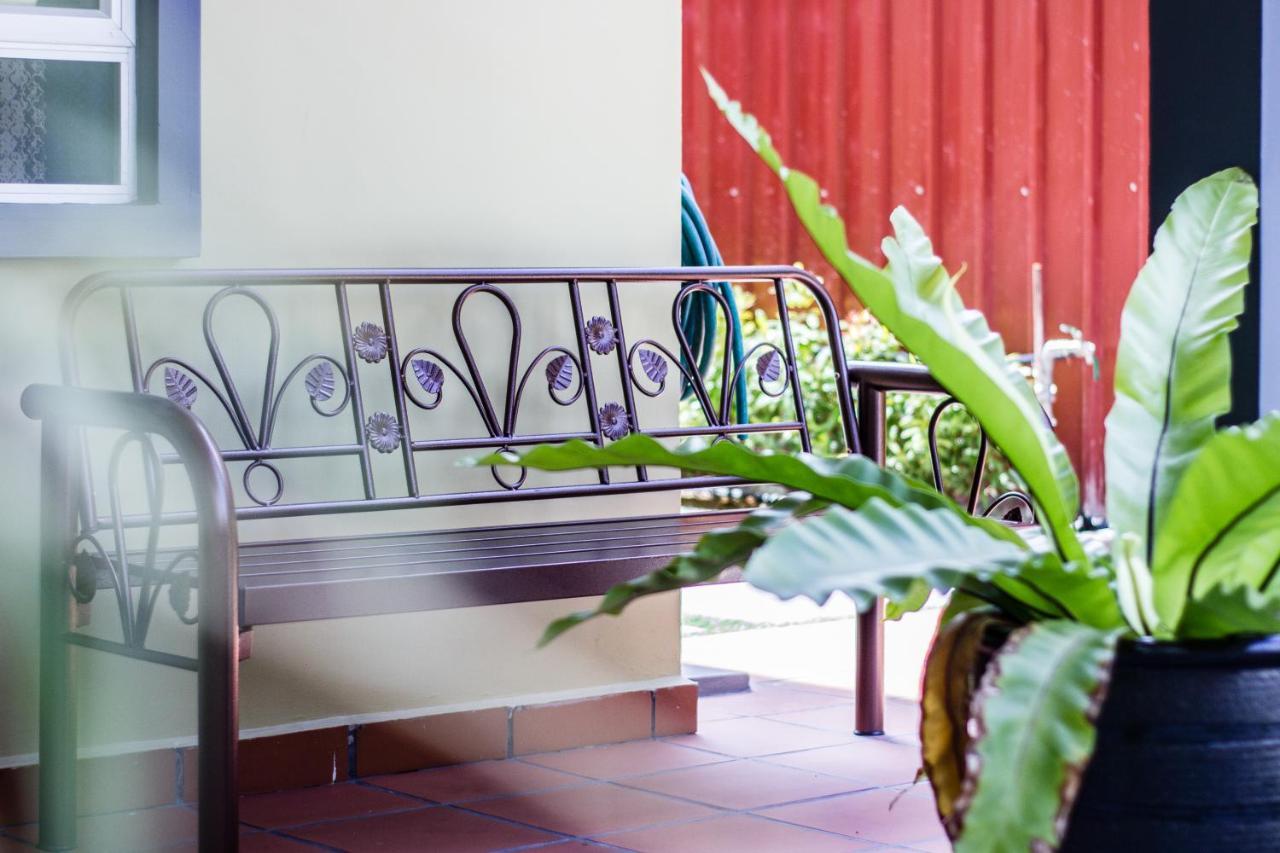 Explore 5Br Gardenhouse Retreats 巴特沃思 外观 照片